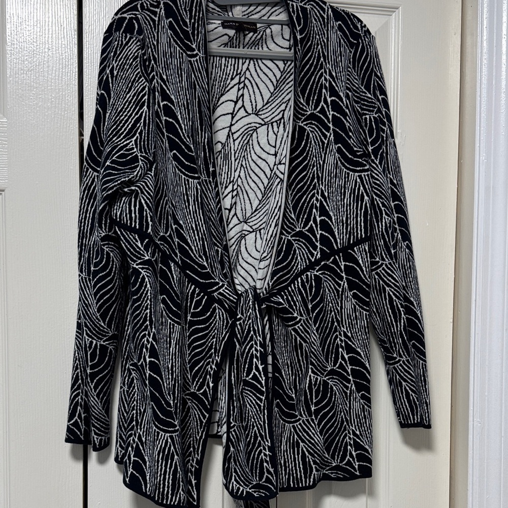 Dana Buchman Black & White Leaf-Pattern Open Cardigan - Picture 6 of 10